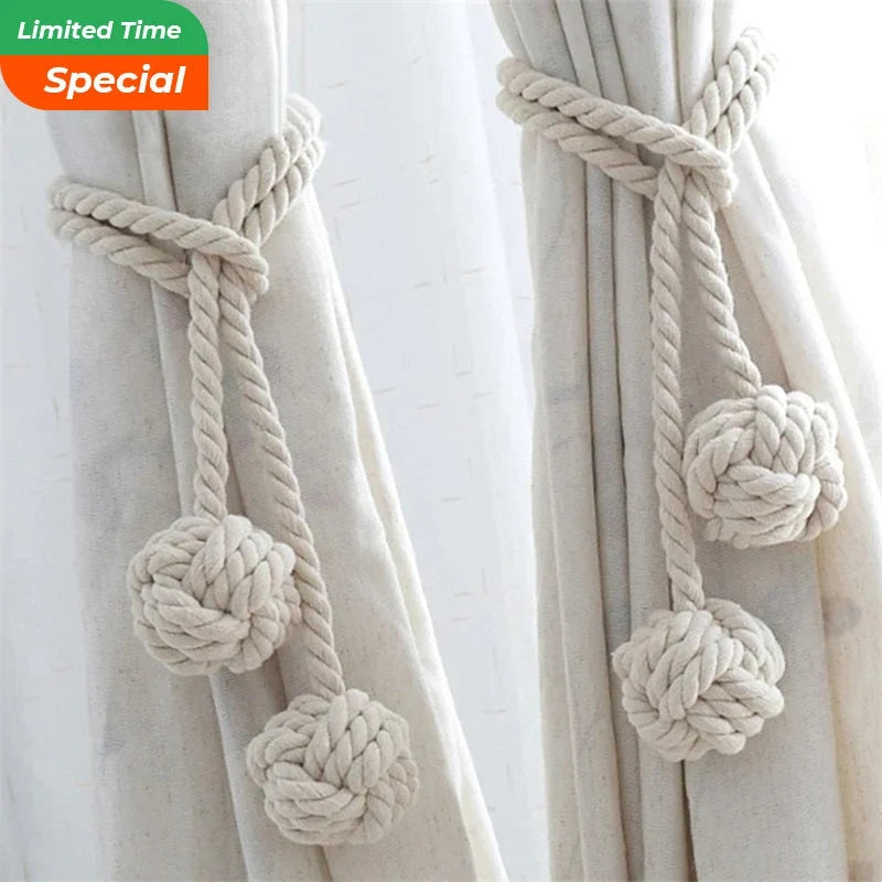 Macramé embrasses