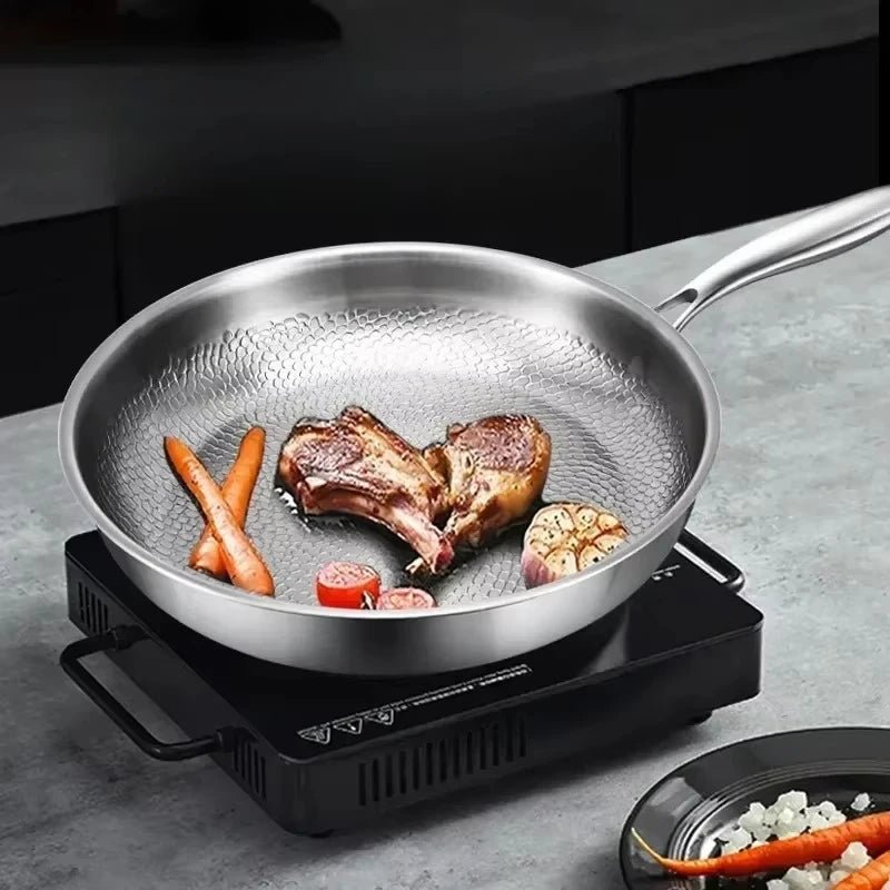 Titanium | Gehämmerte Bratpfanne mit Antihaftbeschichtung | Induktionskompatibel für müheloses Kochen 1